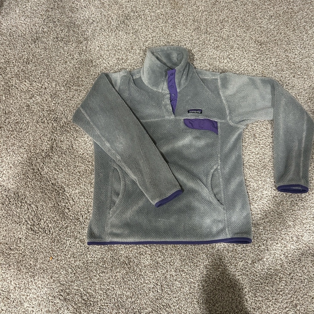 Patagonia fleece quarter snap, size women’s Medium, no flaws.